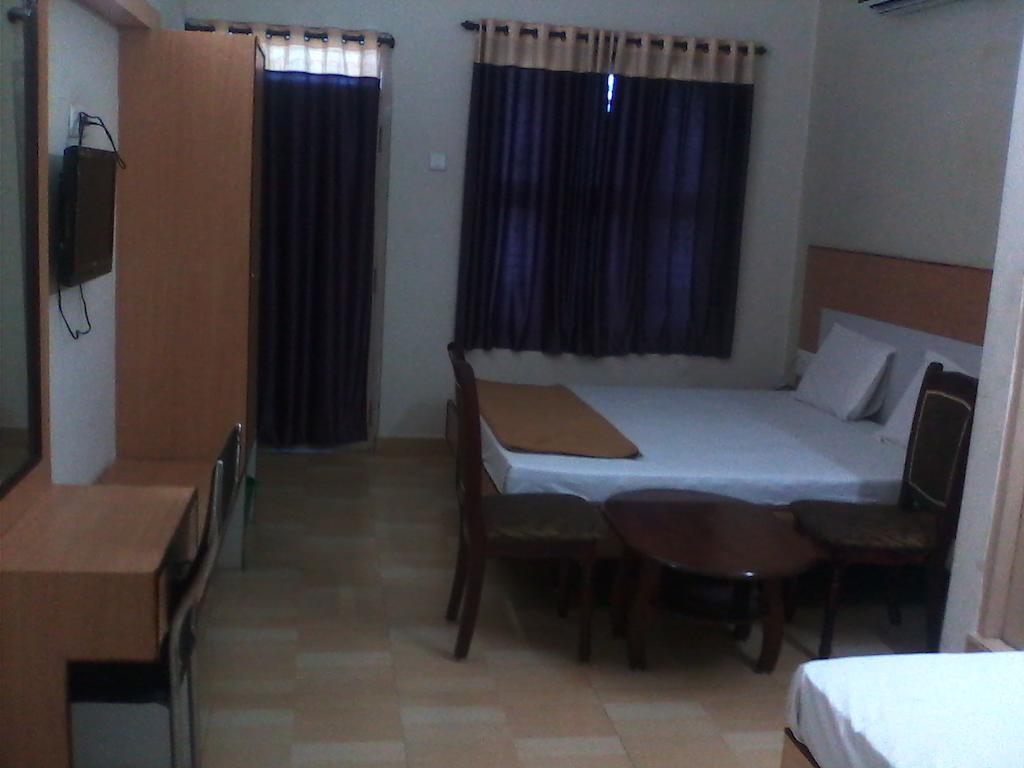 Hotel Pasuparthy Residency Tirupati Exterior foto